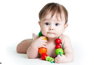 2岁宝宝吃哈密瓜视频,萌态十足引网友热议