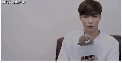 张艺兴上网吃瓜事件视频,视频曝光引发热议  第2张