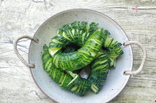 五块钱吃瓜视频,揭秘吃瓜视频背后的经济秘密 第3张 五块钱吃瓜视频,揭秘吃瓜视频背后的经济秘密 第3张